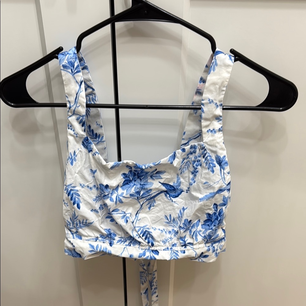 Gorgeous floral cropped top.